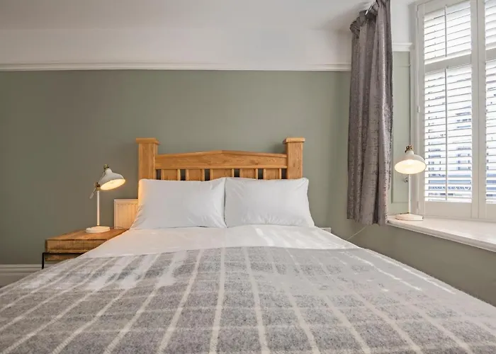 Luxury 2 Bed Apartment, Sea View, Near The Beach.