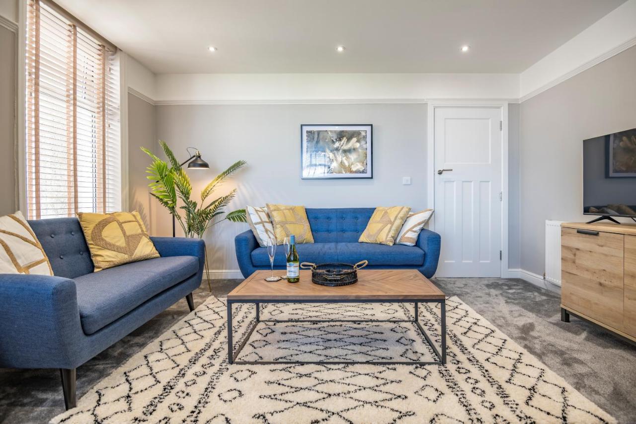 Luxury 2 Bed Apartment, Sea View, Near The Beach. Apartment
