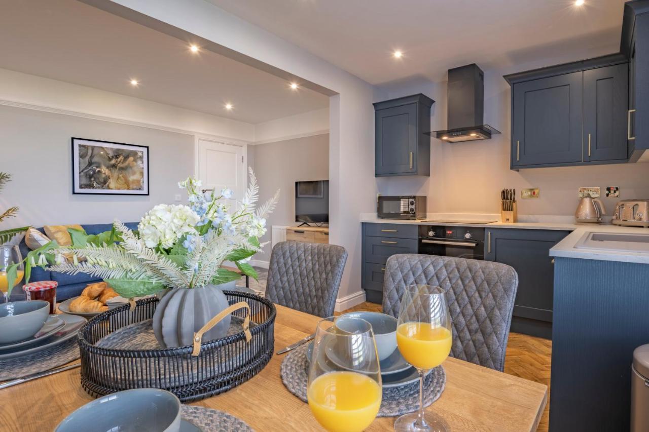 Luxury 2 Bed Apartment, Sea View, Near The Beach. Apartment *